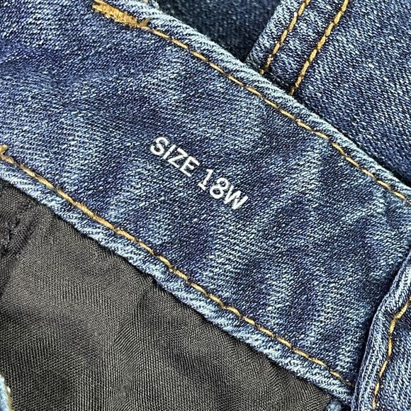 The Limited Jeans Women’s 18W Blue Bootcut High Rise Dark Wash Crop Distressed - Picture 7 of 14